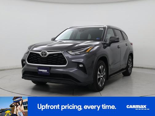 Gray 2023 Toyota Highlander XLE