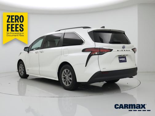 White 2021 Toyota Sienna XLE