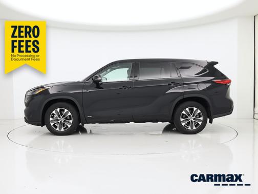 Black 2022 Toyota Highlander Hybrid XLE