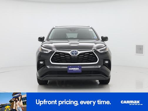 Black 2022 Toyota Highlander Hybrid XLE
