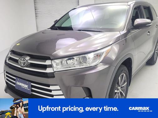 Gray 2019 Toyota Highlander XLE