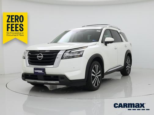 White 2023 Nissan Pathfinder Platinum