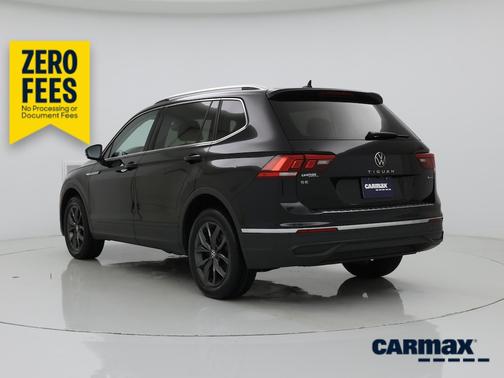Black 2022 Volkswagen Tiguan SE