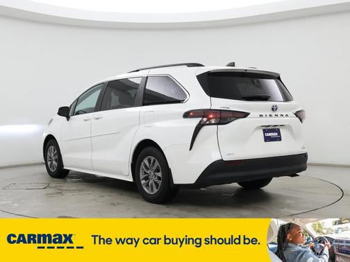 2024 Toyota Sienna LE