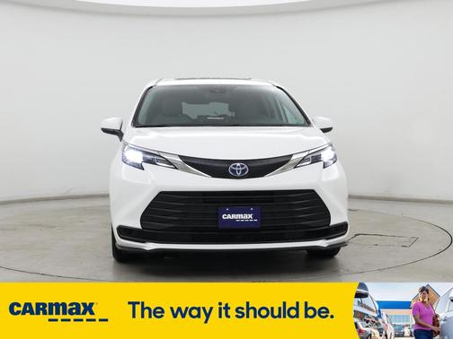2024 Toyota Sienna LE