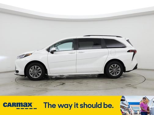 2024 Toyota Sienna LE