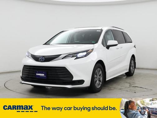 2024 Toyota Sienna LE