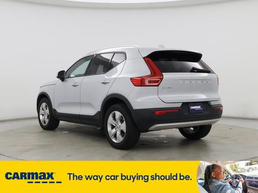 2022 Volvo XC40 T4 Momentum
