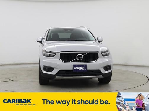 2022 Volvo XC40 T4 Momentum