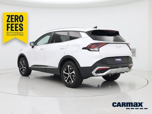 White 2024 Kia Sportage EX