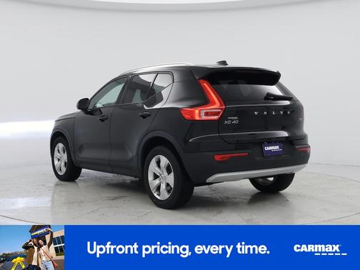Black 2020 Volvo XC40 T5 Momentum
