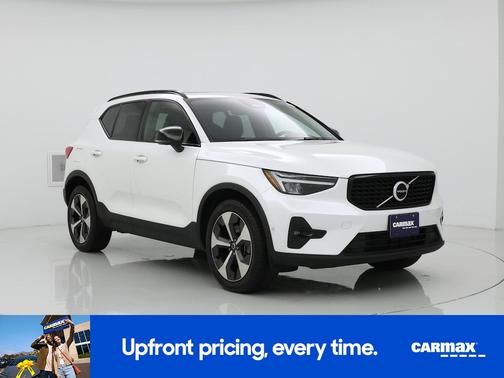 White 2023 Volvo XC40 B4 Ultimate Dark Theme