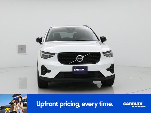 White 2023 Volvo XC40 B4 Ultimate Dark Theme