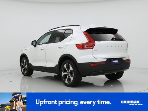 White 2023 Volvo XC40 B4 Ultimate Dark Theme