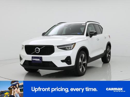 White 2023 Volvo XC40 B4 Ultimate Dark Theme