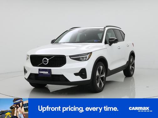 White 2023 Volvo XC40 B4 Ultimate Dark Theme