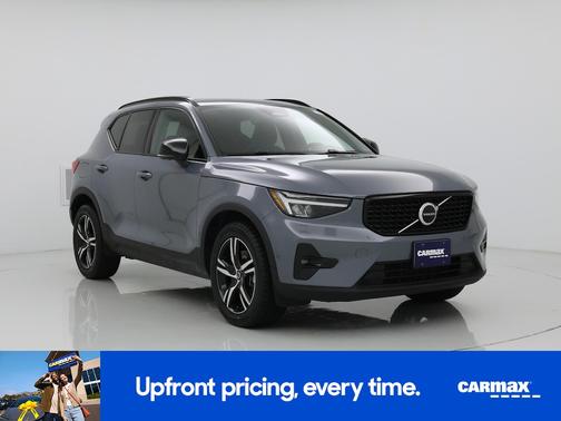 Gray 2023 Volvo XC40 B5 Plus Dark Theme