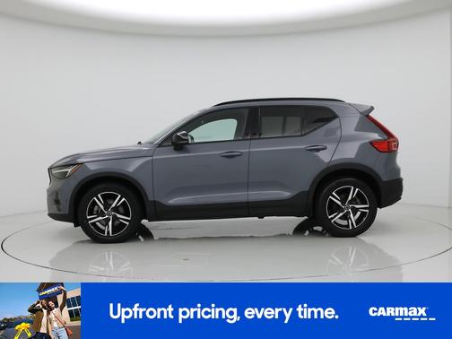 Gray 2023 Volvo XC40 B5 Plus Dark Theme