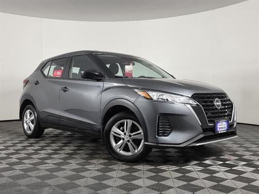 Gun Metallic 2024 Nissan Kicks S
