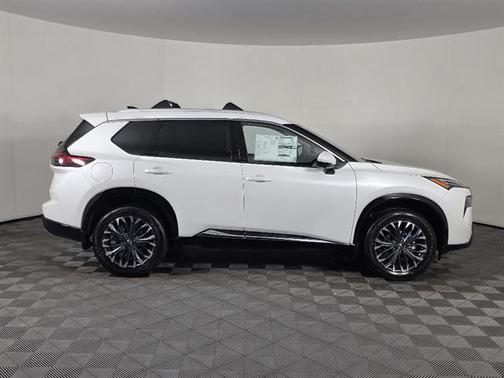 Everest White Pearl Tricoat 2026 Nissan Rogue Platinum