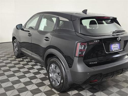 Super Black 2025 Nissan Kicks S