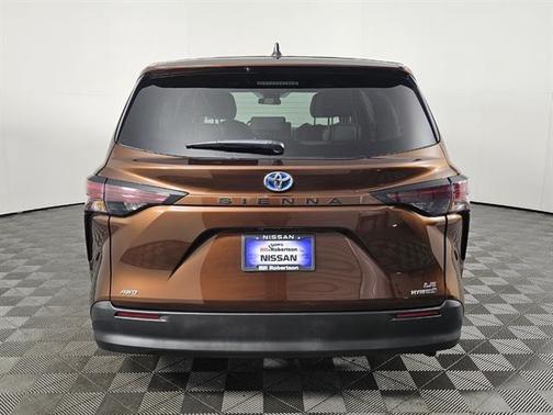 2023 Toyota Sienna LE