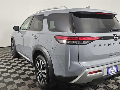 2025 Nissan Pathfinder Platinum 4WD