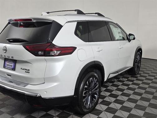 Everest White Pearl Tricoat 2026 Nissan Rogue Platinum