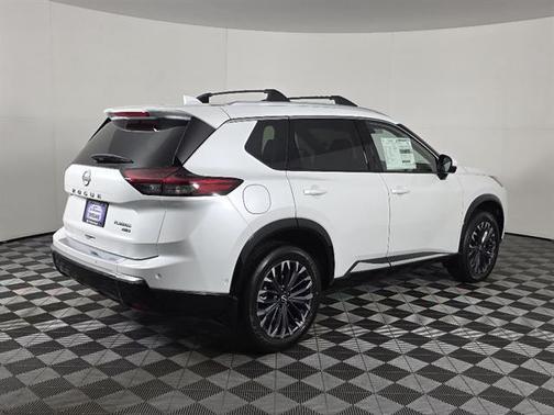 Everest White Pearl Tricoat 2026 Nissan Rogue Platinum