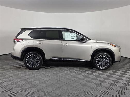 Champagne Silver Metallic/Super Black 2026 Nissan Rogue Platinum