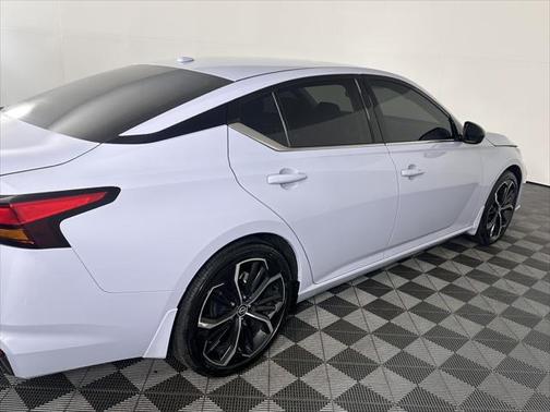 2023 Nissan Altima SR FWD