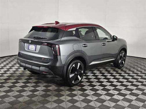 Gun Metallic/Scarlet Ember Tintcoat 2025 Nissan Kicks SR