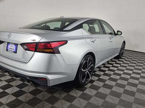 2023 Nissan Altima SR FWD