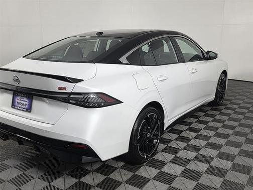 Aspen White Tricoat/Super Black 2026 Nissan Sentra SR