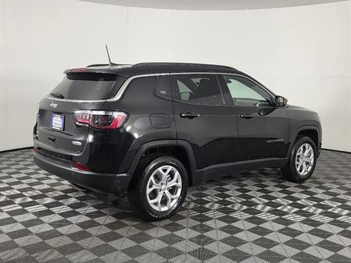 Diamond Black Crystal Pearlcoat 2024 Jeep Compass Latitude