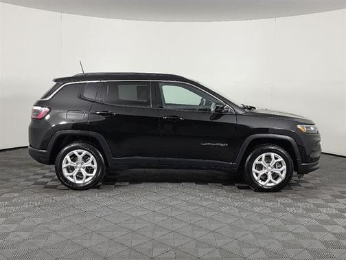 Diamond Black Crystal Pearlcoat 2024 Jeep Compass Latitude