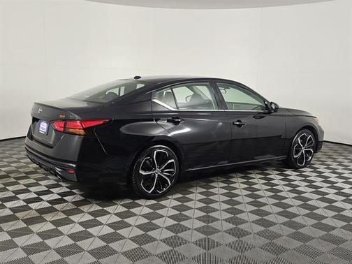 2023 Nissan Altima SR FWD