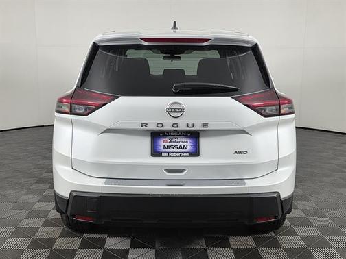 Everest White Pearl Tricoat 2026 Nissan Rogue SV