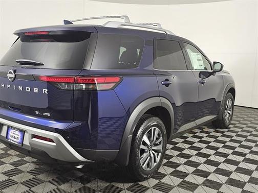 2025 Nissan Pathfinder SL 4WD