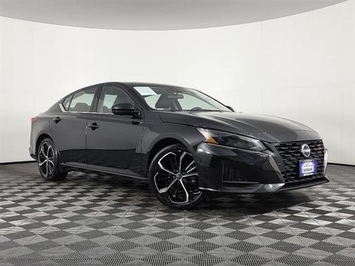 Super Black 2024 Nissan Altima SR FWD