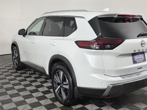 Everest White Pearl 2024 Nissan Rogue SL