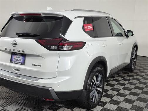 Everest White Pearl 2024 Nissan Rogue SL