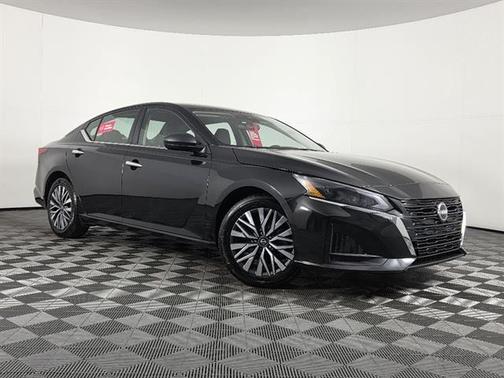 Super Black 2024 Nissan Altima 2.5 SV