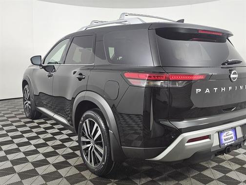 2025 Nissan Pathfinder Platinum 4WD