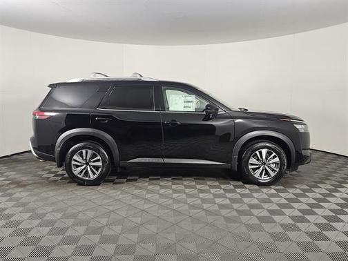 2025 Nissan Pathfinder SL 4WD