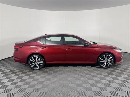2022 Nissan Altima SR Intelligent AWD