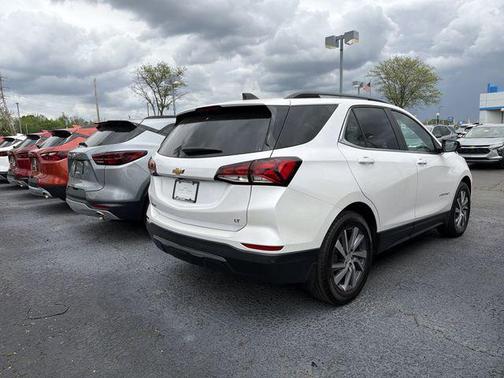 Iridescent Pearl Tricoat 2022 Chevrolet Equinox 1LT