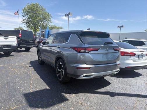 Mercury Gray Metallic 2023 Mitsubishi Outlander SE 2.5 2WD