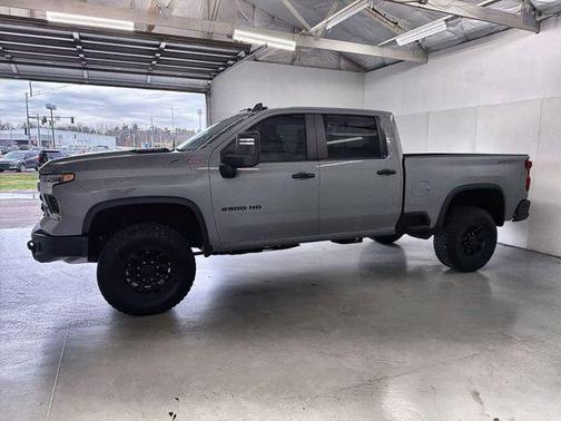 2024 Chevrolet Silverado 2500 4WD Crew Cab Standard Bed ZR2