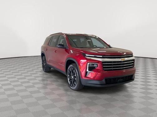 Radiant Red Tintcoat 2026 Chevrolet Traverse LT